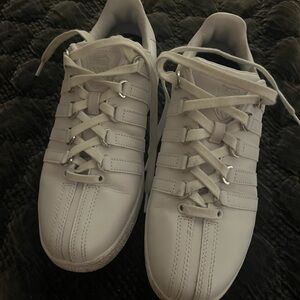 KSwiss Womens Classic Sneaker White - Size 9
